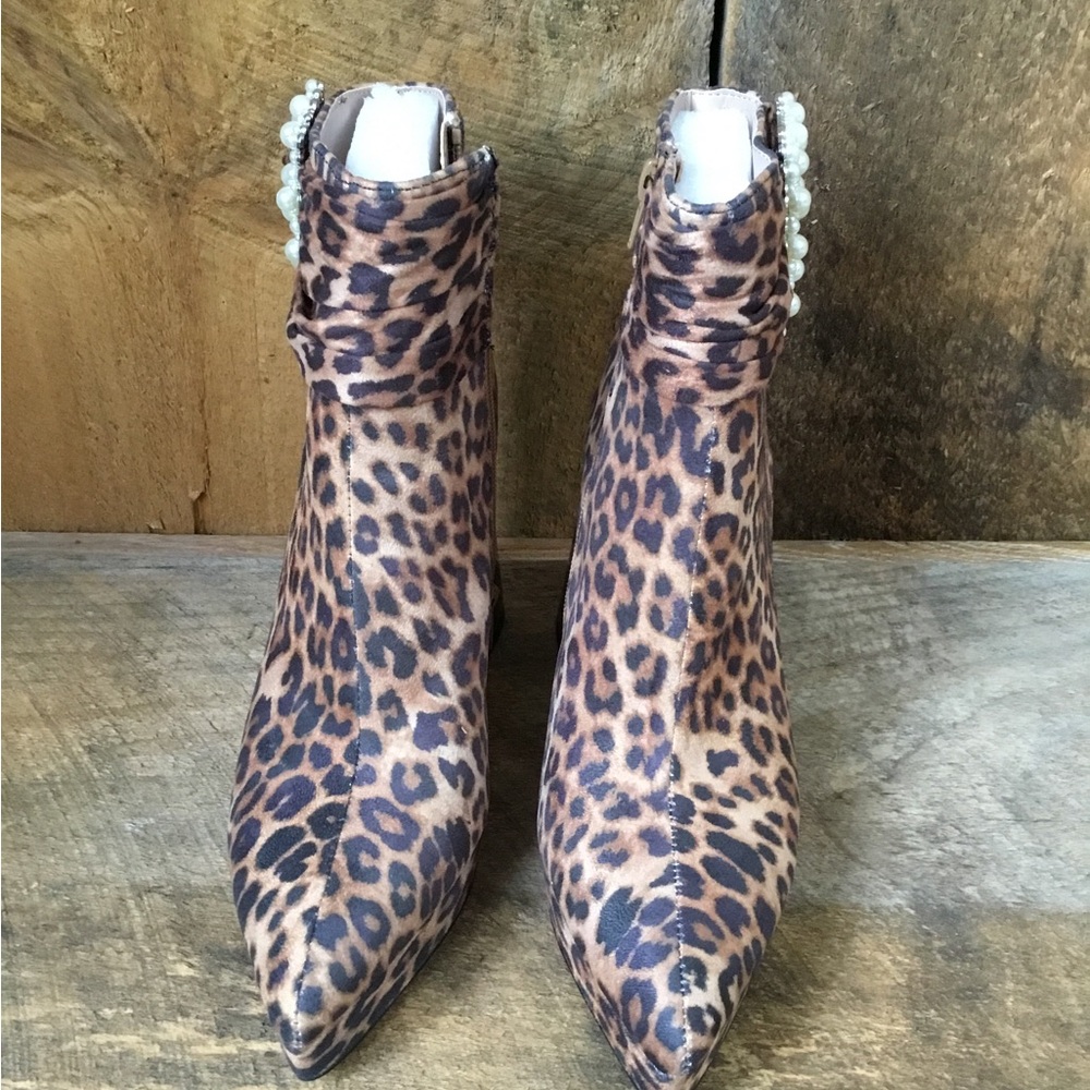NIB Betsy Johnson Idris Leopard Boots - Picture 6 of 10